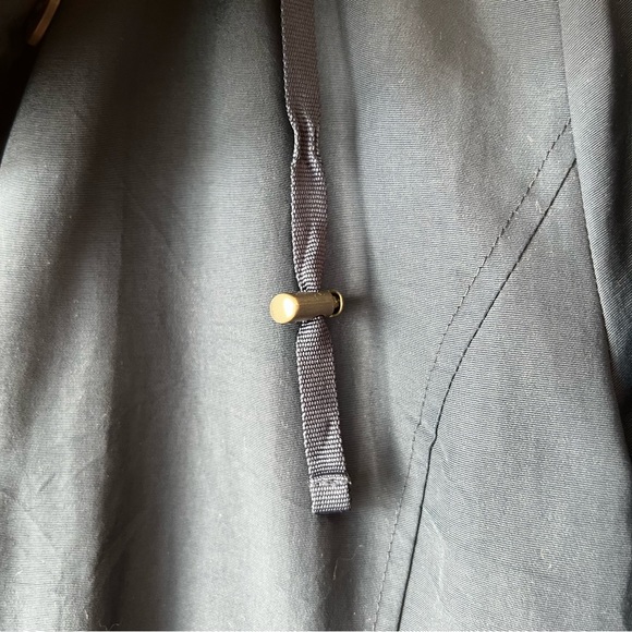 Land’s End Lightweight Rain Jacket - Picture 5 of 10